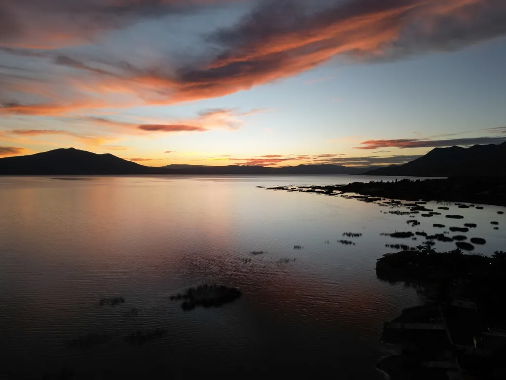 Atardecer sobre el lago de Chapala